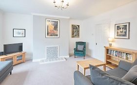 Host & Stay - The Library